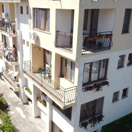 Ivet Guest House Обзор Экстерьер фото