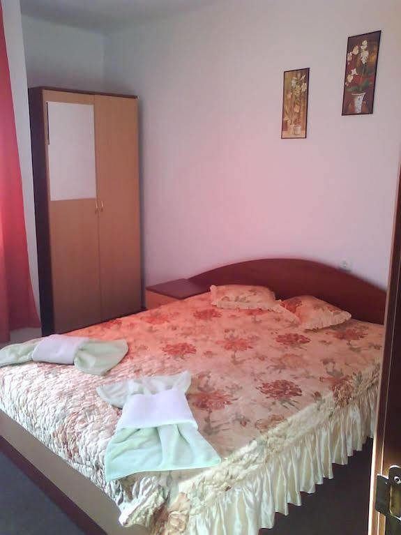 Ivet Guest House Обзор Экстерьер фото